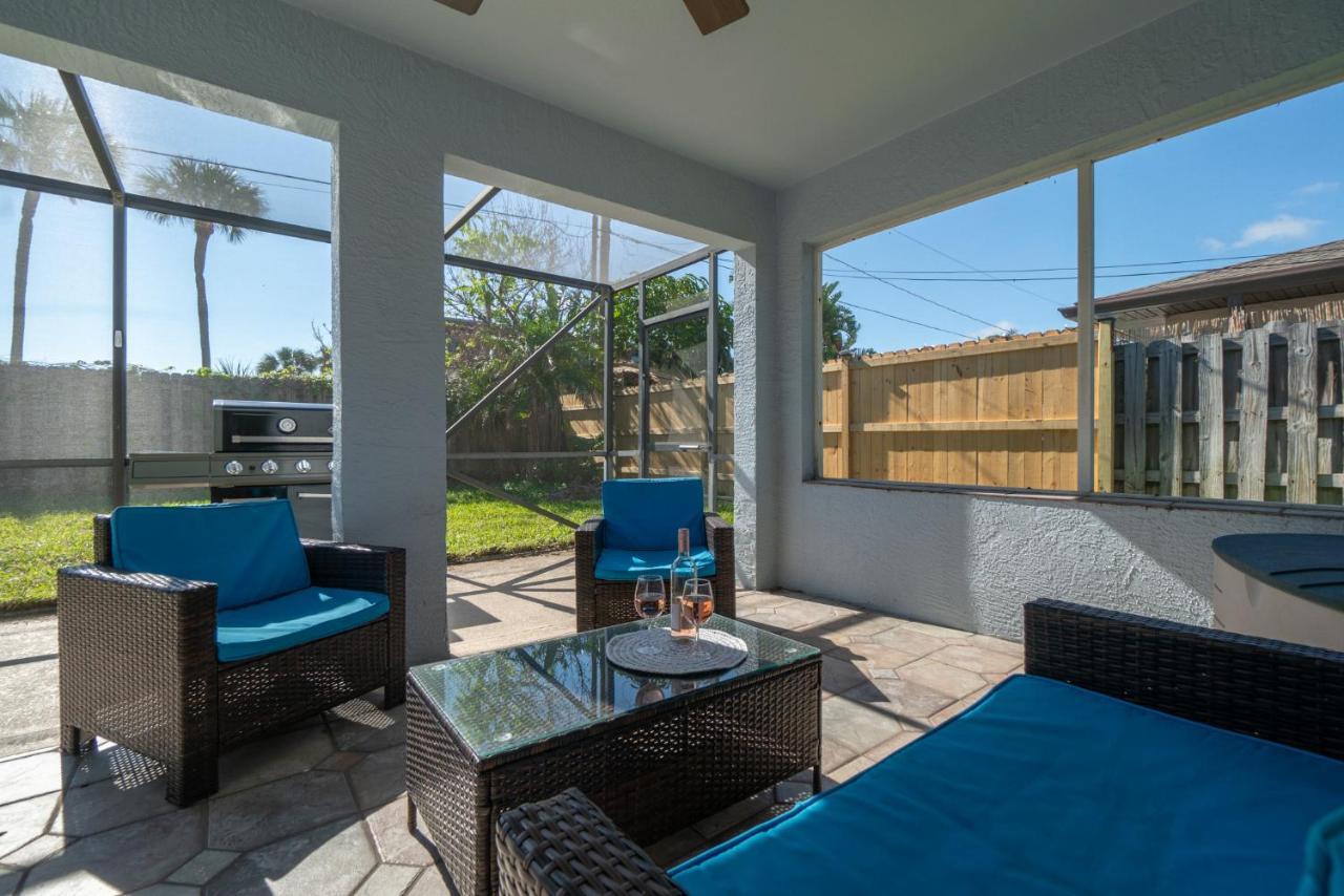 Serene Seaside Retreat - Dog Friendly - 2Br Townhouse With Shared Heated Pool Steps To Paradise Beach! Melbourne Buitenkant foto
